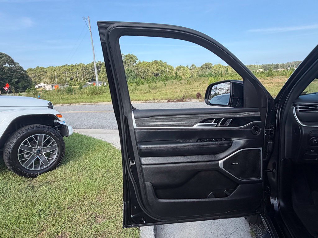 Used 2022 Jeep Wagoneer Series II AWD/4WD image 48