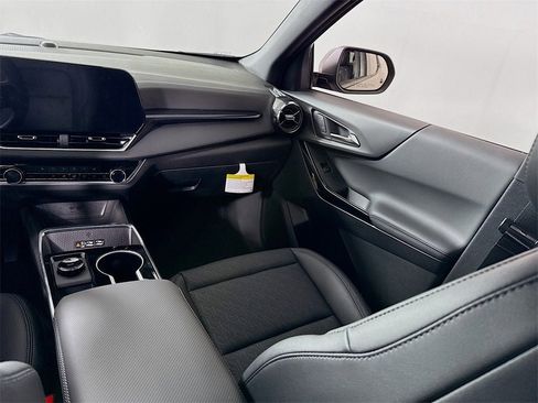 New 2026 Chevrolet Equinox LT w/ Convenience Package II image 17