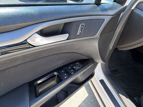Used 2016 Ford Fusion SE image 15