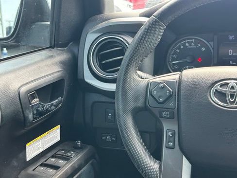Used 2020 Toyota Tacoma TRD Off-Road w/ TRD Premium Off Road Package AWD/4WD image 13