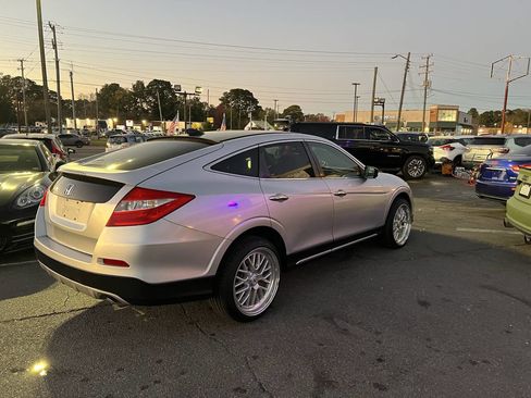 Used 2013 Honda Crosstour EX image 3