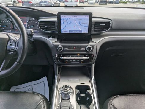Used 2020 Ford Explorer XLT w/ Equipment Group 202A AWD/4WD image 19