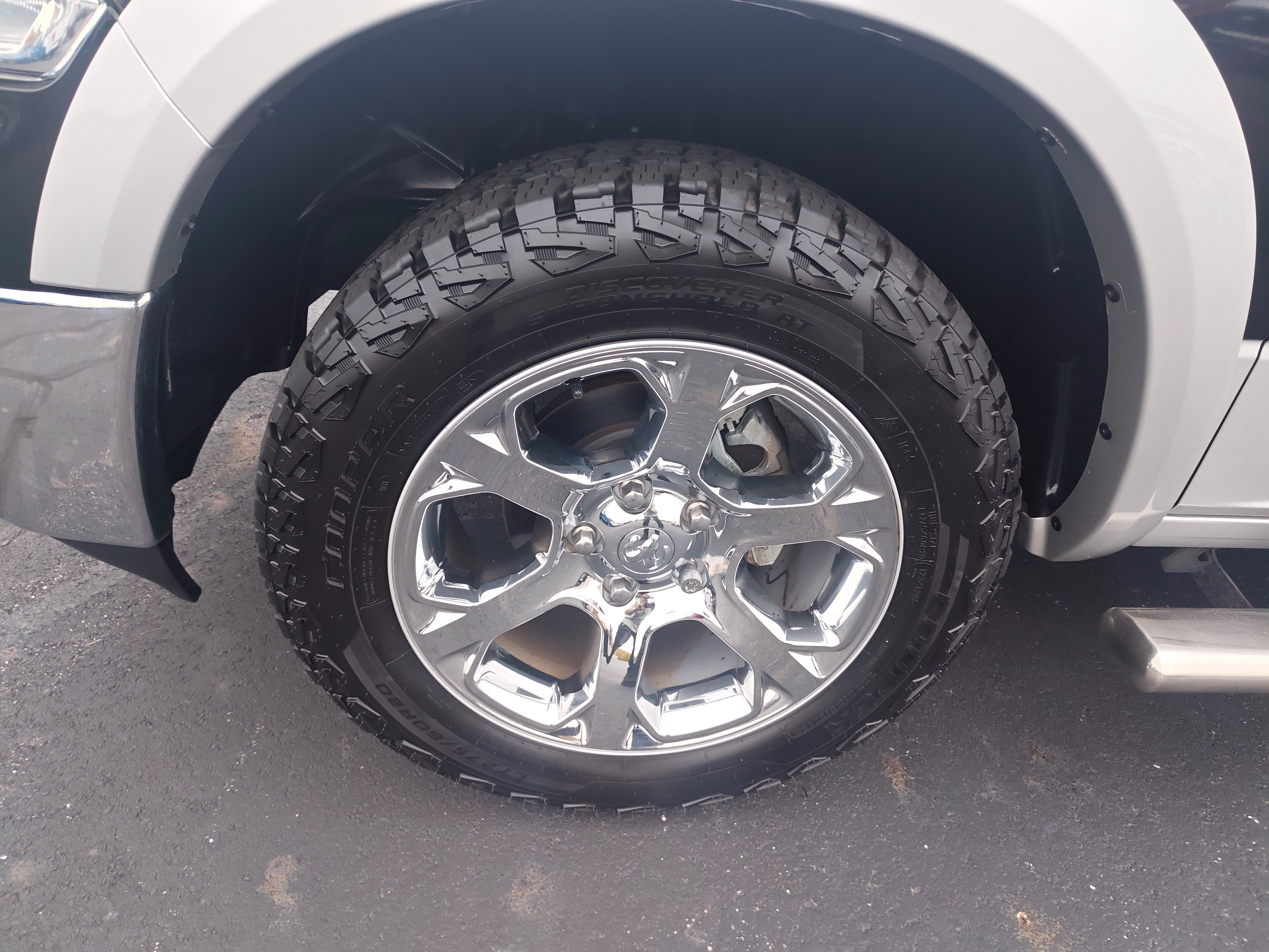 Used 2016 RAM 1500 Laramie w/ Convenience Group AWD/4WD image 11