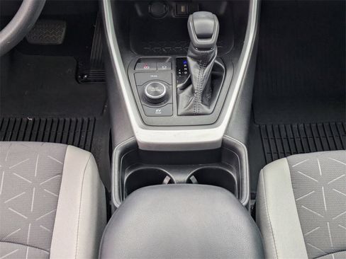 Used 2020 Toyota RAV4 XLE image 19