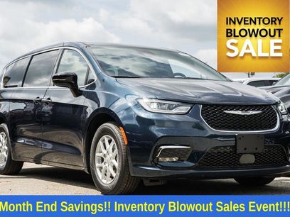 New 2025 Chrysler Pacifica Select