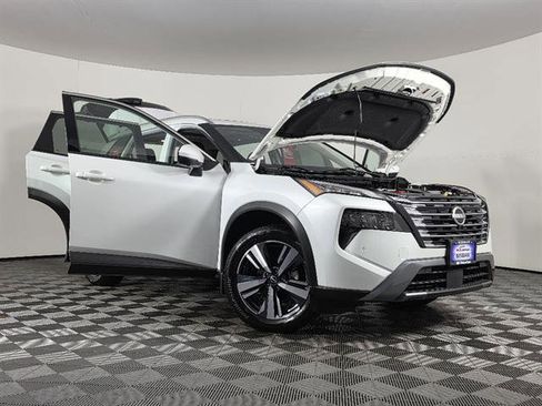 Used 2024 Nissan Rogue SL w/ SL Premium Package AWD/4WD image 45