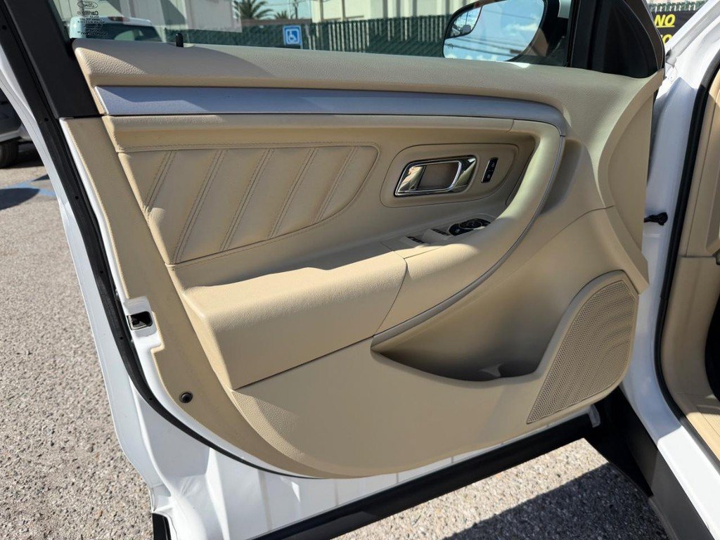 Used 2018 Ford Taurus SEL w/ Equipment Group 201A FWD image 15