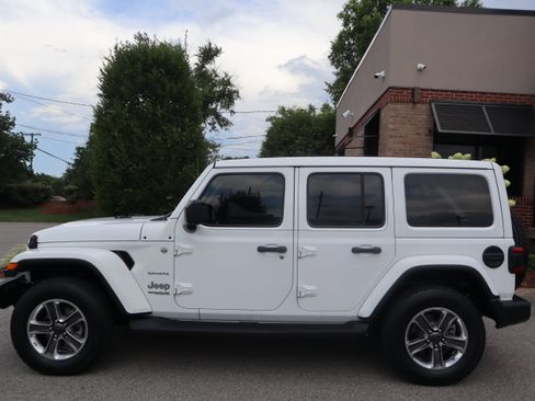 Used 2020 Jeep Wrangler Unlimited Sahara AWD/4WD image 10
