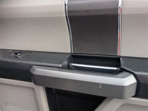 Used 2018 Ford F150 XLT image 32