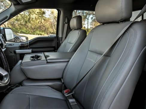 Used 2020 Ford F150 Lariat image 16