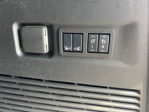 Used 2024 Chevrolet Suburban Premier AWD/4WD image 28