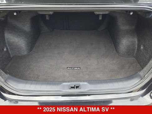 Used 2025 Nissan Altima 2.5 SV FWD image 31
