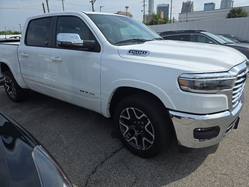 Used 2025 RAM 1500 Laramie AWD/4WD image 5