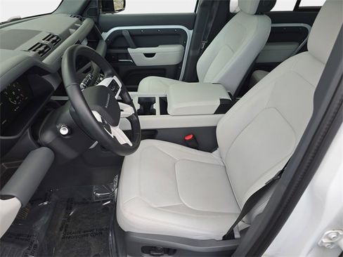 Used 2025 Land Rover Defender 110 S image 17