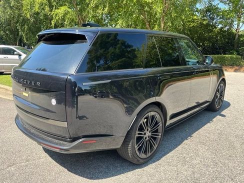 Used 2024 Land Rover Range Rover SV AWD/4WD image 9