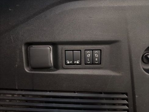 Used 2025 GMC Yukon Denali image 36