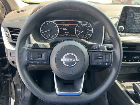Used 2023 Nissan Rogue SV FWD image 6