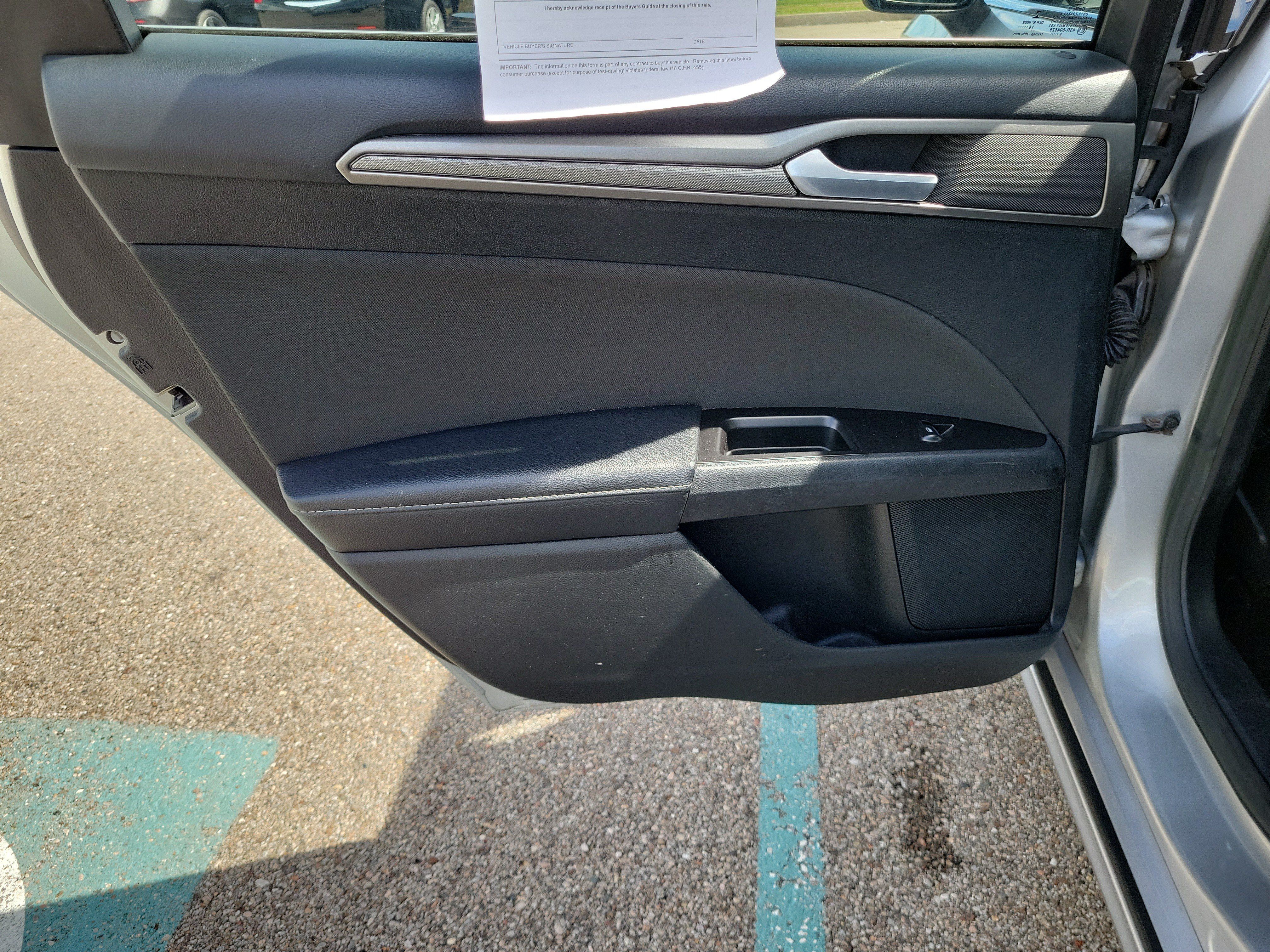 Used 2017 Ford Fusion SE FWD image 13