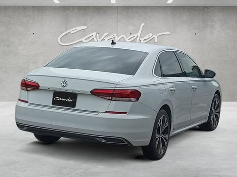 Used 2022 Volkswagen Passat 2.0T SE FWD image 16