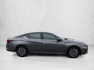 Used 2025 Nissan Altima 2.5 SV FWD video 4