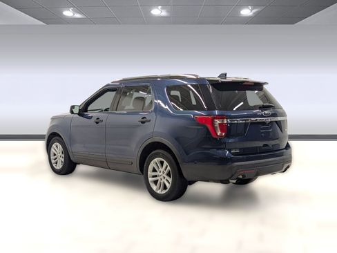 Used 2017 Ford Explorer FWD image 2