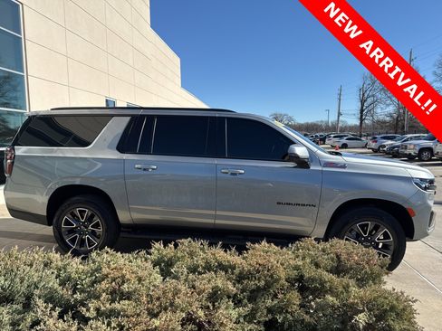 Used 2024 Chevrolet Suburban Z71 w/ Luxury Package image 5