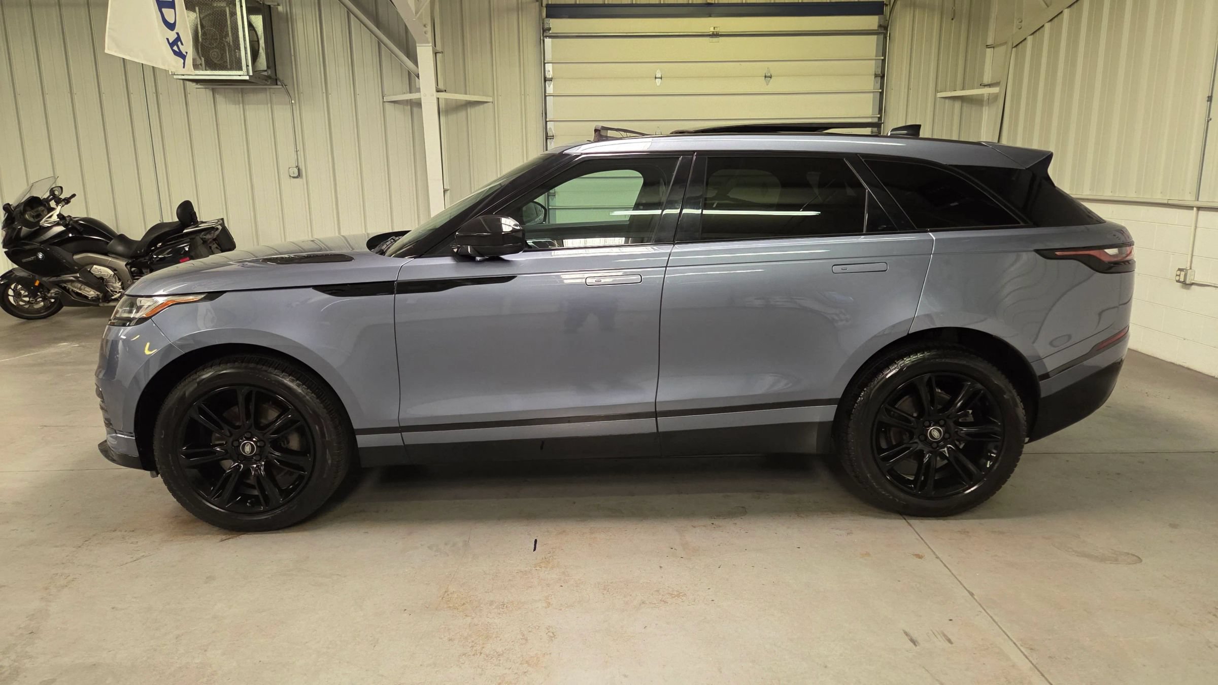 Used 2023 Land Rover Range Rover Velar R-Dynamic S AWD/4WD image 3