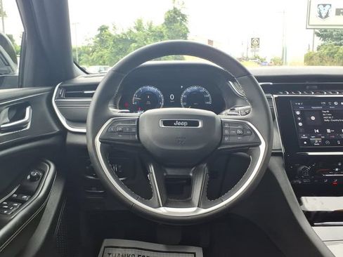 Certified 2023 Jeep Grand Cherokee Altitude AWD/4WD image 19