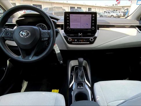 Used 2021 Toyota Corolla LE image 14