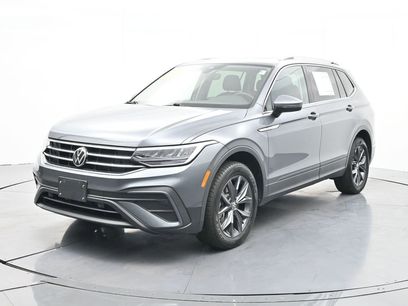 Used 2023 Volkswagen Tiguan SE w/ Panoramic Sunroof Package