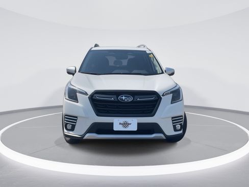 Used 2024 Subaru Forester Touring AWD/4WD image 2