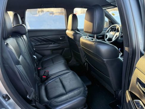 Used 2021 Mitsubishi Outlander SEL image 16