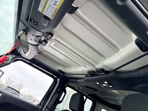 Used 2022 Jeep Wrangler Unlimited Sahara image 22