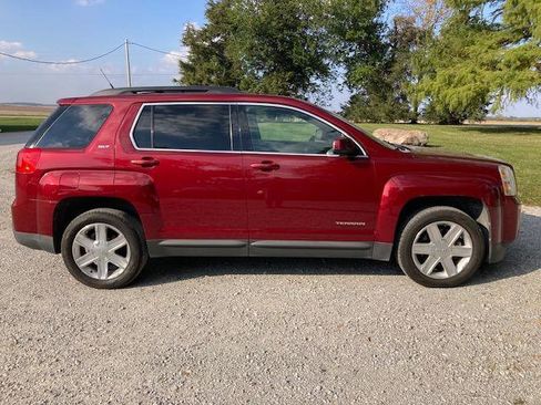 Used 2010 GMC Terrain SLT w/ Cargo Package image 2