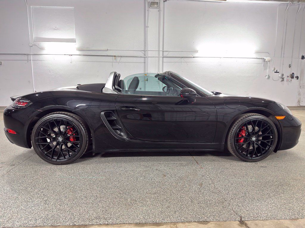 Used 2018 Porsche 718 Boxster RWD image 6
