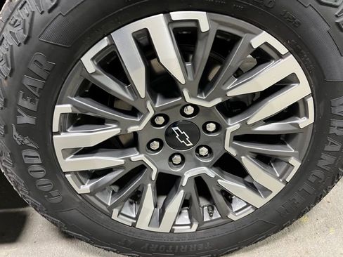 Used 2025 Chevrolet Tahoe Z71 image 43