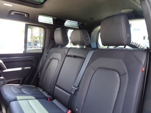 Used 2023 Land Rover Defender 110 X-Dynamic SE AWD/4WD image 15