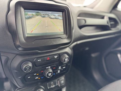 Used 2019 Jeep Renegade Altitude w/ Quick Order Package 2XM AWD/4WD image 19