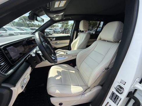 Used 2025 Mercedes-Benz GLS 450 4MATIC image 27