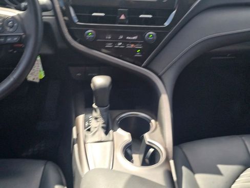 Used 2021 Toyota Camry SE image 17