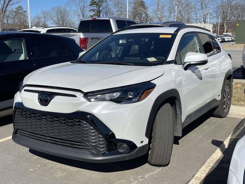 Used 2024 Toyota Corolla Cross SE image 2