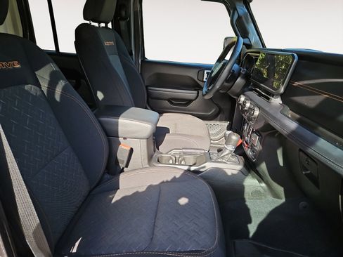 Used 2024 Jeep Gladiator Mojave w/ Safety Group image 15