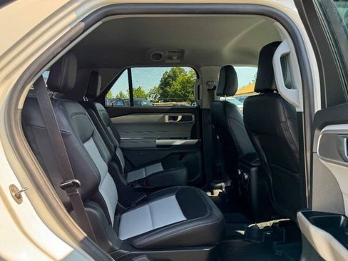 Used 2023 Ford Explorer XLT w/ Equipment Group 202A AWD/4WD image 15