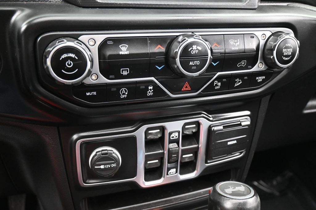 Used 2021 Jeep Wrangler Unlimited Sahara AWD/4WD image 21