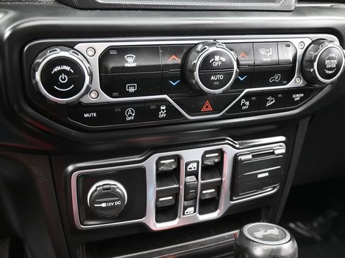 Used 2021 Jeep Wrangler Unlimited Sahara AWD/4WD image 21