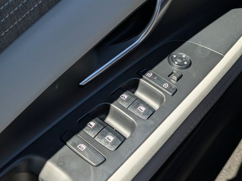 New 2026 Hyundai Elantra Limited FWD image 12