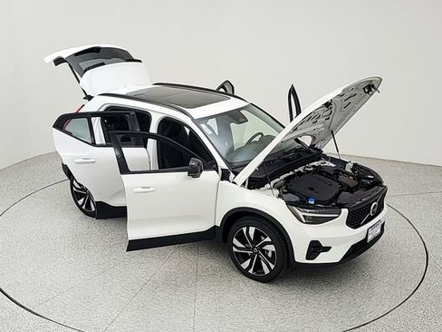 New 2026 Volvo XC40 B5 Plus w/ Protection Package Premier AWD/4WD image 34