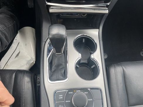 Used 2020 Jeep Grand Cherokee Limited w/ Luxury Group II image 27