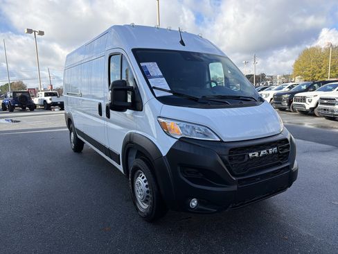 Used 2025 RAM ProMaster 3500 w/ Convenience Group image 4