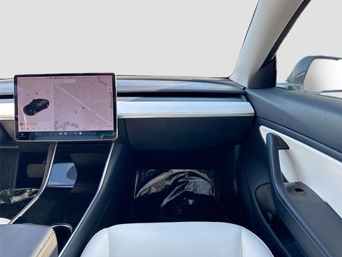 Used 2019 Tesla Model 3 Long Range image 21